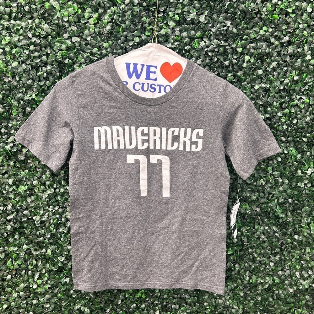 OFFICIAL NBA Youth Luka Doncic Mavericks Name & Number Tee - Small (8)- NWT!